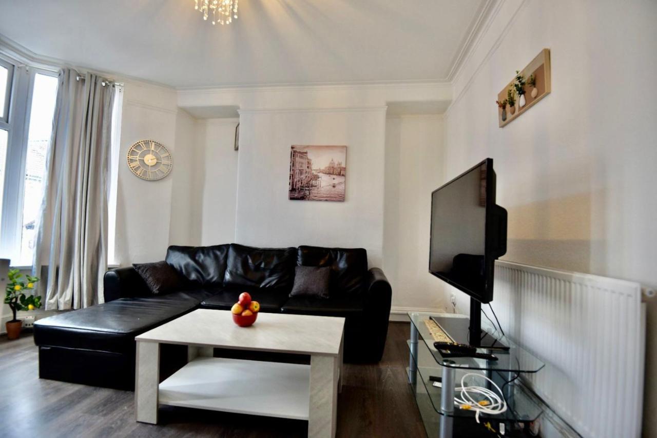 Come On In Villa Pontypridd Exterior foto